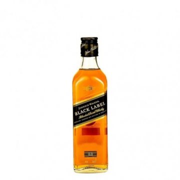 Whisky black label botella...